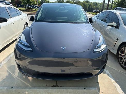 Used 2023 Tesla Model Y Long Range AWD/4WD image 2