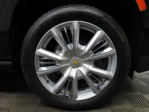 Used 2024 Chevrolet Suburban High Country image 8