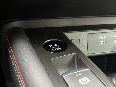 Certified 2025 Nissan Kicks SR image 37