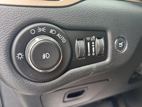 Used 2018 Jeep Cherokee Limited w/ High Altitude Package FWD image 57