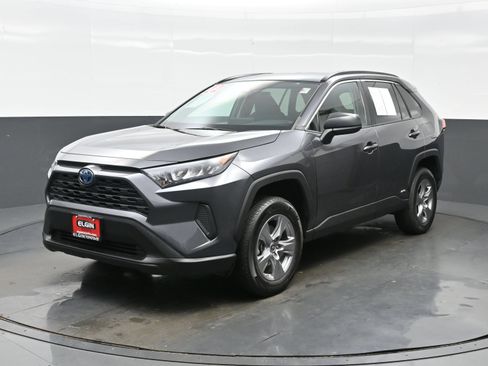 Used 2022 Toyota RAV4 LE AWD/4WD image 2