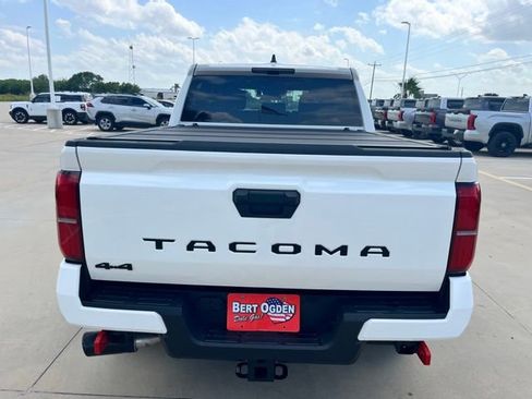 Used 2025 Toyota Tacoma TRD Off-Road AWD/4WD image 5