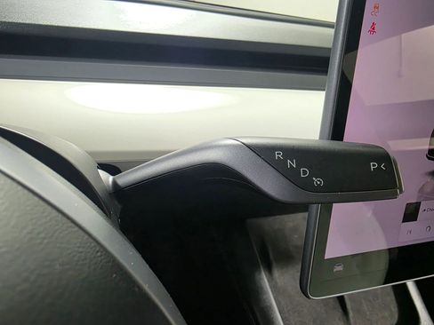 Used 2022 Tesla Model Y Long Range image 34