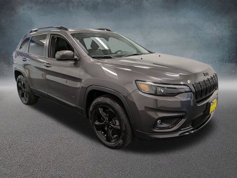 Used 2019 Jeep Cherokee Latitude Plus image 3