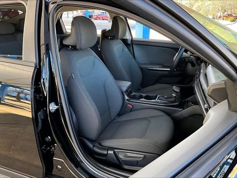 Used 2025 Kia K4 LXS image 8