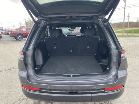 Used 2022 Jeep Grand Cherokee Altitude AWD/4WD image 31