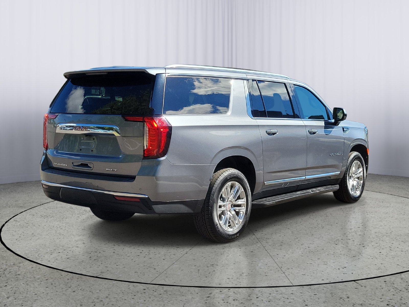 Used 2021 GMC Yukon XL SLT w/ Rear Media and Nav Package AWD/4WD image 3