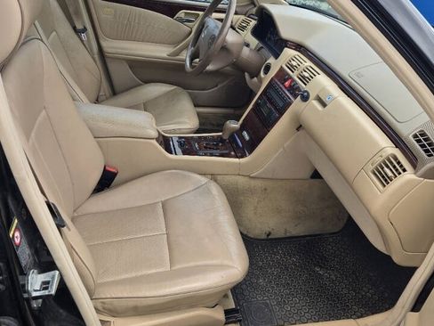 Used 2000 Mercedes-Benz E 320 4MATIC Sedan image 14