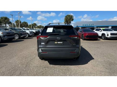 Used 2022 Toyota RAV4 XLE Premium image 3