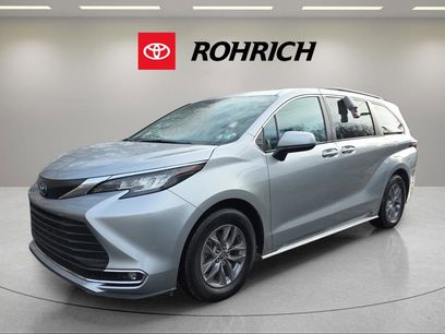 Used 2022 Toyota Sienna XLE