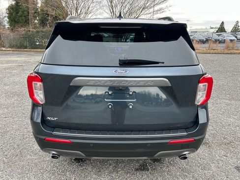 Used 2022 Ford Explorer XLT w/ Equipment Group 202A image 5