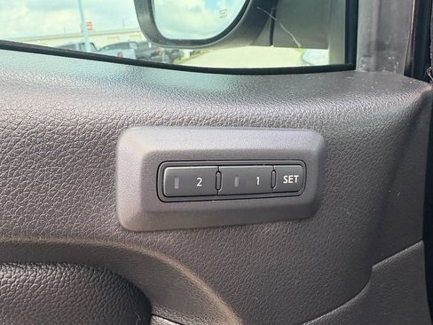 Used 2023 Nissan Titan PRO-4X w/ Pro-4x Convenience Package image 11