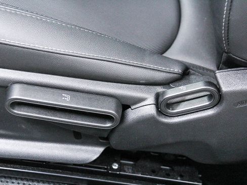 Certified 2024 MINI Cooper SE image 21