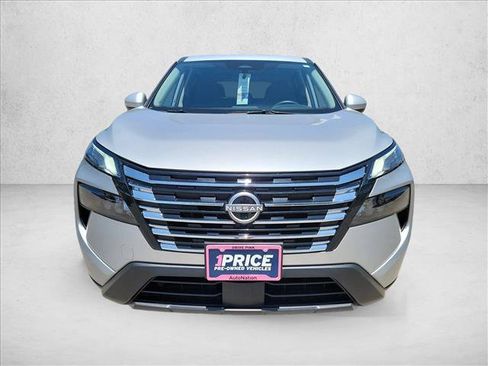 Used 2025 Nissan Rogue SV FWD image 2