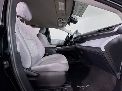 Certified 2026 Toyota Sienna LE FWD image 28