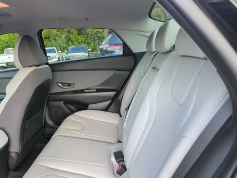 Used 2023 Hyundai Elantra Limited FWD image 6