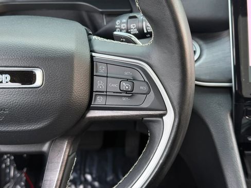 Used 2022 Jeep Grand Cherokee L Limited w/ Black Appearance Package image 20