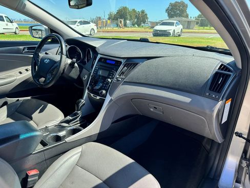 Used 2012 Hyundai Sonata Hybrid w/ Leather Pkg FWD image 25