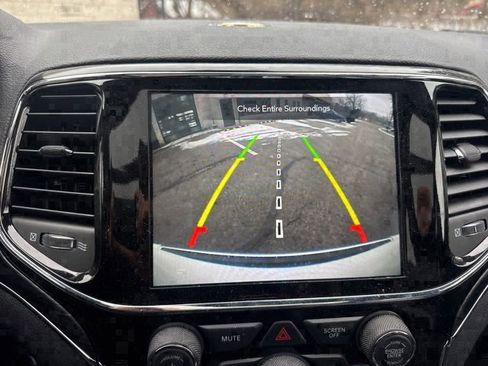 Certified 2022 Jeep Grand Cherokee Limited w/ Tech Group image 13