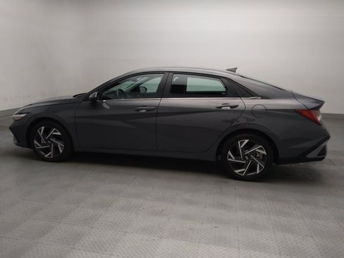 Used 2025 Hyundai Elantra SEL FWD image 3