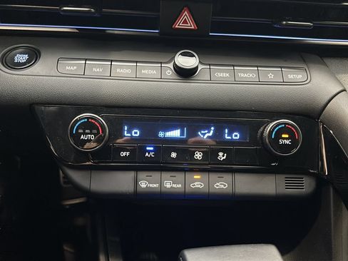 Used 2025 Hyundai Elantra SEL FWD image 27