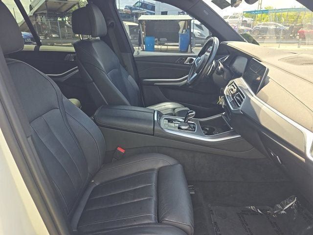 Used 2022 BMW X5 xDrive40i w/ M Sport Package AWD/4WD image 4