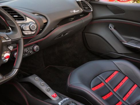 Used 2019 Ferrari 488 Spider image 15