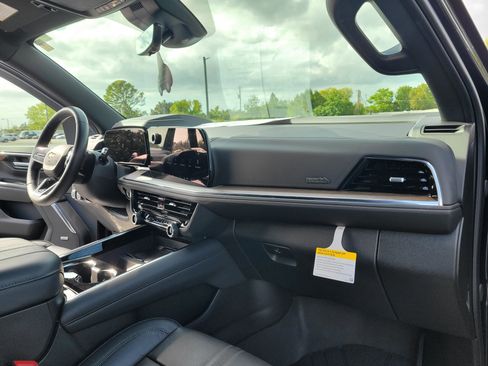 Certified 2025 Chevrolet Suburban High Country image 38