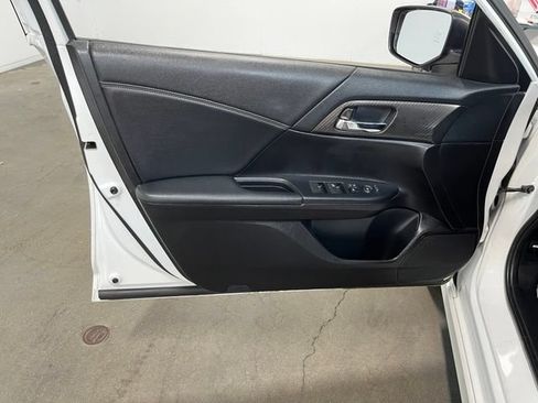 Used 2017 Honda Accord Sport image 24
