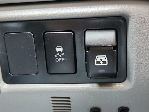 Used 2013 Toyota Tundra 2WD CrewMax w/ Tow Pkg image 17