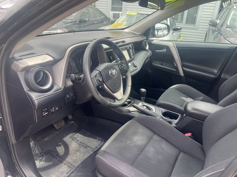 Used 2018 Toyota RAV4 XLE AWD/4WD image 25