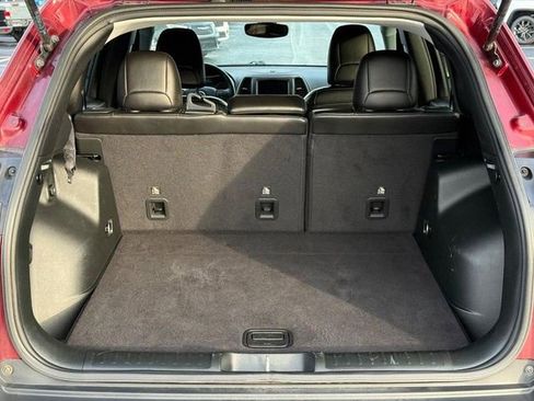 Used 2019 Jeep Cherokee Trailhawk w/ Cold Weather Group image 7