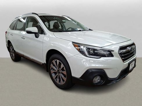 Used 2019 Subaru Outback 2.5i Touring image 3