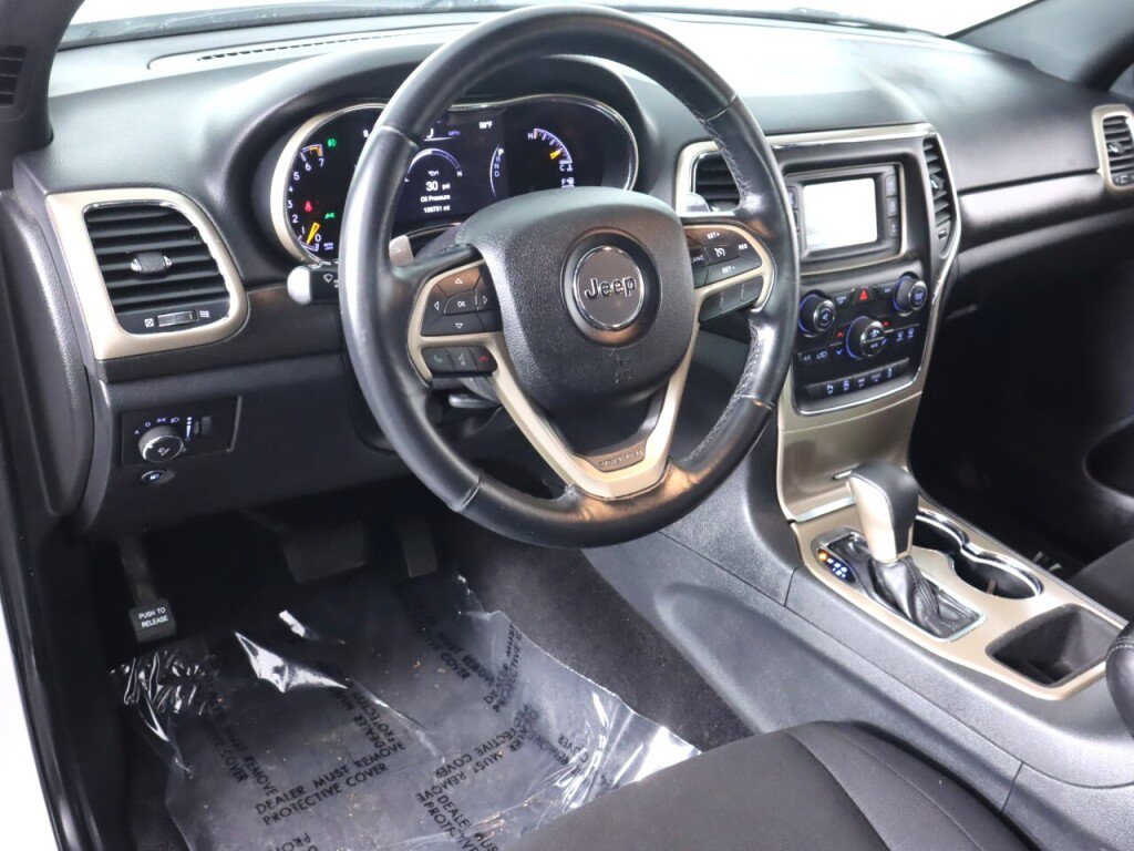 Used 2016 Jeep Grand Cherokee Laredo w/ Quick Order Package 23E AWD/4WD image 9
