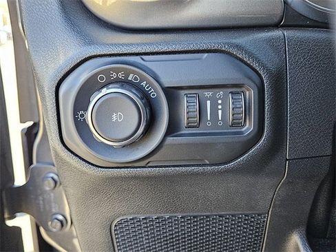 Used 2019 Jeep Wrangler Unlimited Sahara image 26