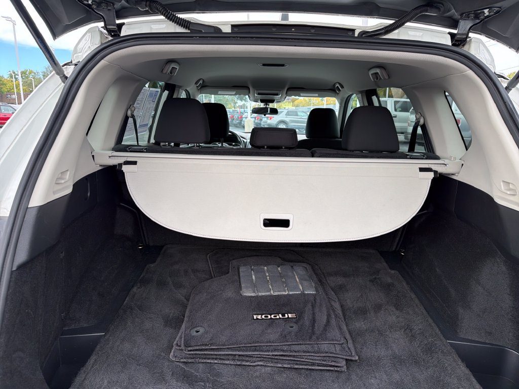 Used 2023 Nissan Rogue S AWD/4WD image 9