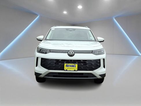 Used 2025 Volkswagen Tiguan S image 2