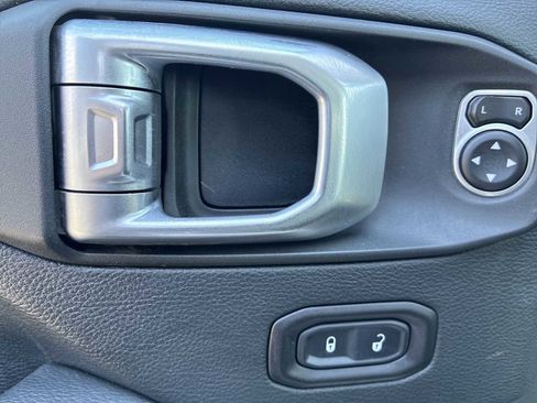Certified 2019 Jeep Wrangler Unlimited Sahara AWD/4WD image 15