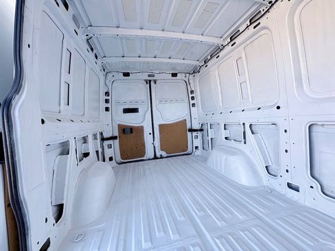Used 2017 Mercedes-Benz Sprinter 2500 image 23