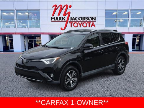 Used 2017 Toyota RAV4 XLE image 1