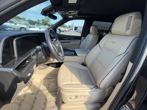 Used 2023 Cadillac Escalade Premium Luxury w/ Performance Package AWD/4WD image 13