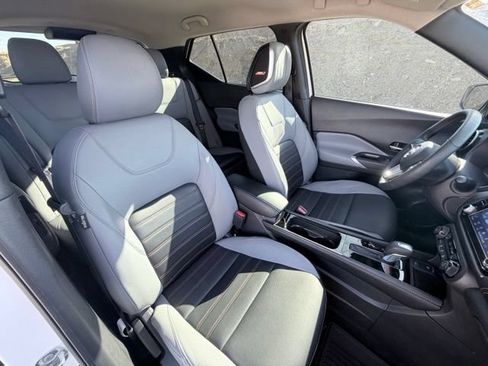 Used 2023 Nissan Kicks SR w/ SR Premium Package FWD image 28