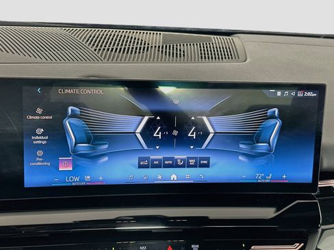 Used 2026 BMW 530i w/ Premium Package RWD image 23