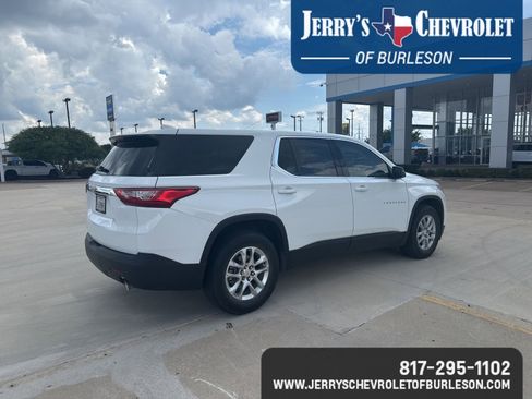Used 2021 Chevrolet Traverse LS w/ LPO, Floor Liner Package FWD image 5