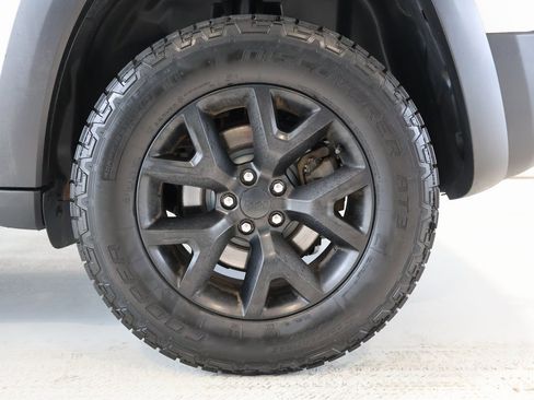 Used 2018 Jeep Cherokee Trailhawk w/ Comfort/Convenience Group image 41