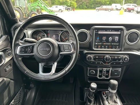 Used 2020 Jeep Wrangler Unlimited Sahara w/ Uconnect 4C Nav & Sound Group AWD/4WD image 13