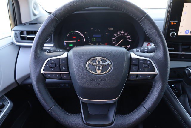 Used 2025 Toyota Sienna XLE w/ XLE Plus Package AWD/4WD image 14