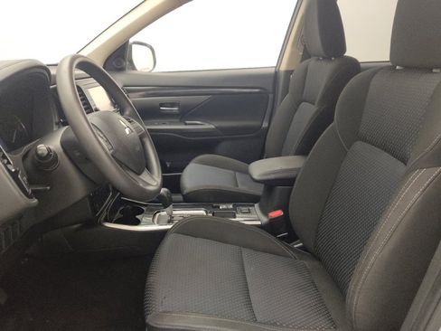 Used 2019 Mitsubishi Outlander ES FWD image 17