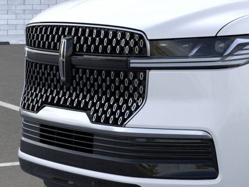 New 2026 Lincoln Navigator Reserve image 17