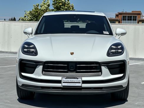 Certified 2024 Porsche Macan AWD/4WD image 10